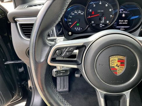 Used 2018 Porsche Macan AWD/4WD image 23
