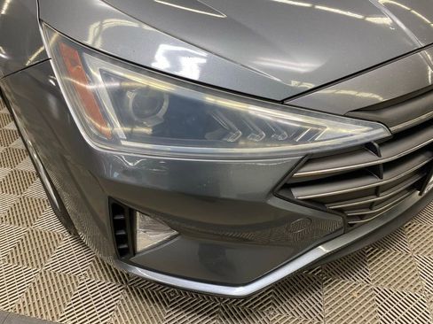Used 2019 Hyundai Elantra SE w/ Cargo Package FWD image 2