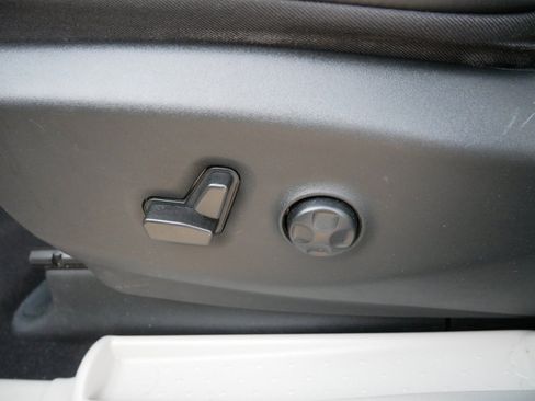 Used 2022 Chrysler Pacifica Limited w/ Uconnect Theater Family Group AWD/4WD image 17