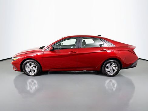 Used 2024 Hyundai Elantra SE image 6
