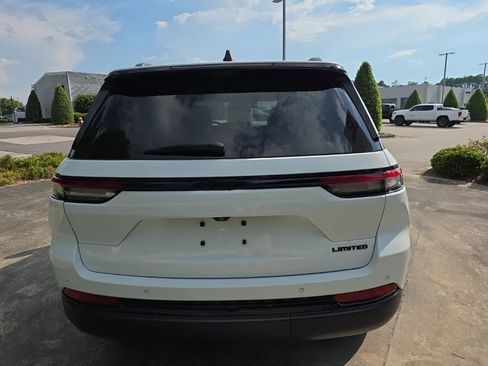 Used 2023 Jeep Grand Cherokee Limited w/ Luxury Tech Group II RWD image 11