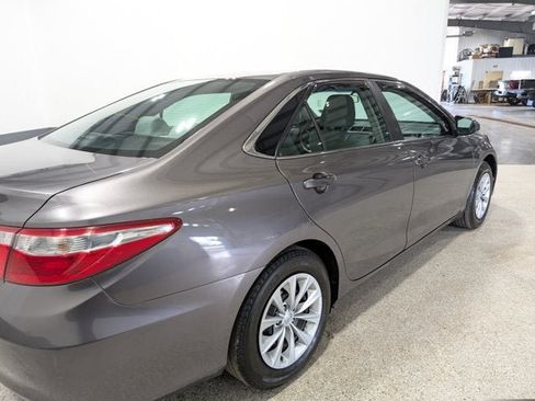 Used 2015 Toyota Camry LE FWD image 3