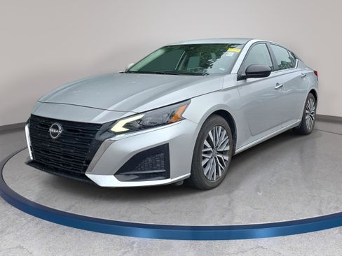 Used 2024 Nissan Altima 2.5 SV FWD image 1