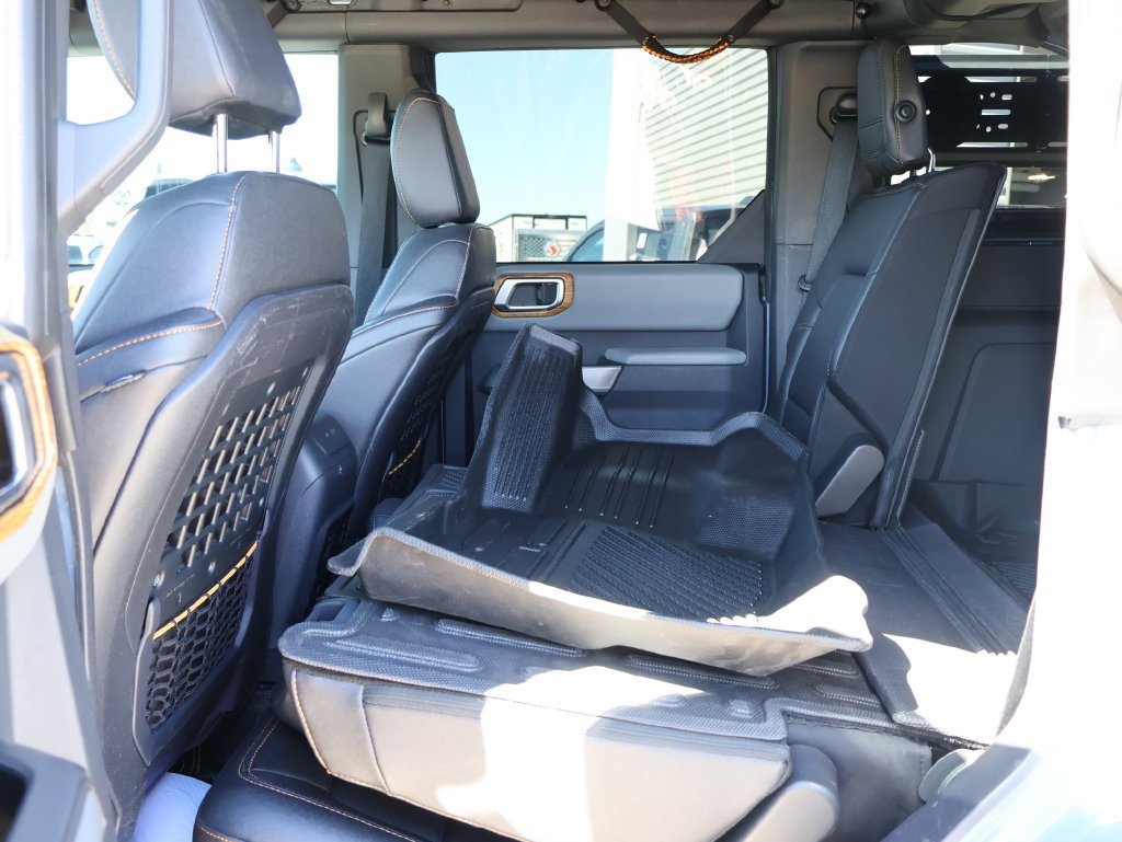 Used 2023 Ford Bronco Badlands w/ Sasquatch Package AWD/4WD image 17