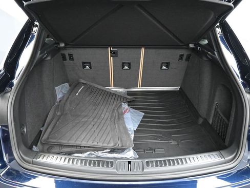 Certified 2023 Porsche Macan AWD/4WD image 27