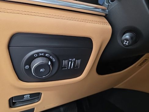New 2026 Jeep Grand Cherokee L Summit AWD/4WD image 37