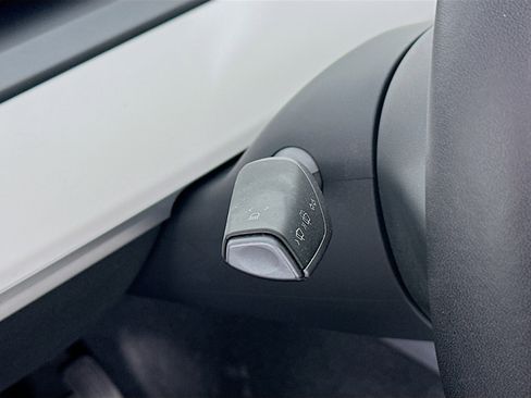 Used 2023 Tesla Model Y Long Range image 16