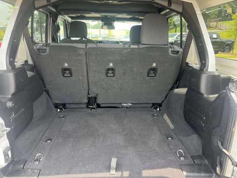 Used 2025 Jeep Wrangler Unlimited Rubicon AWD/4WD image 10