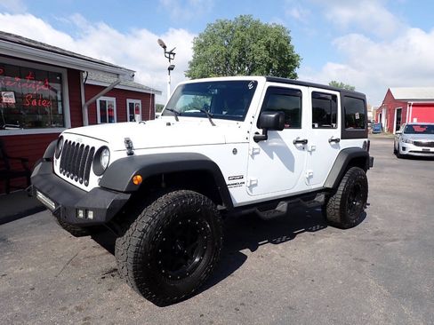 Used 2017 Jeep Wrangler Unlimited Sport w/ Quick Order Package 24S AWD/4WD image 3