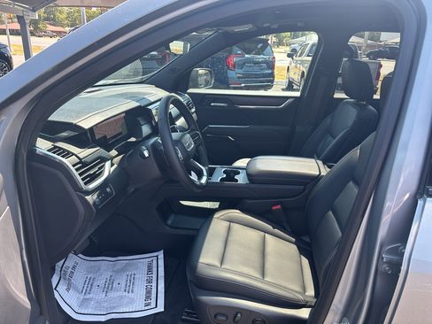 Used 2026 GMC Acadia Elevation w/ Black Edition FWD image 13