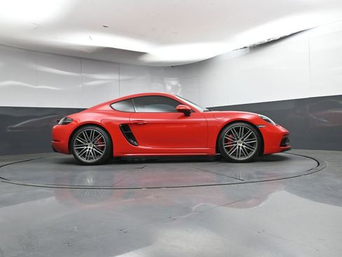 Certified 2025 Porsche 718 Cayman GTS RWD image 30