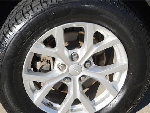 Certified 2023 Jeep Grand Cherokee Limited image 11