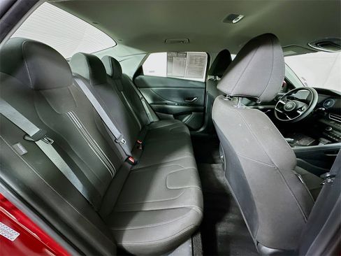 Used 2024 Hyundai Elantra SEL image 11