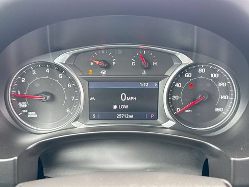 Used 2024 GMC Terrain SLT FWD image 15