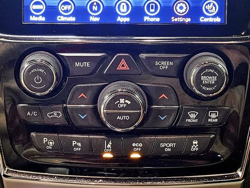 Used 2021 Jeep Grand Cherokee Overland AWD/4WD image 42