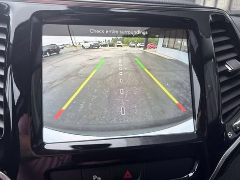 Used 2019 Jeep Cherokee Limited AWD/4WD image 13