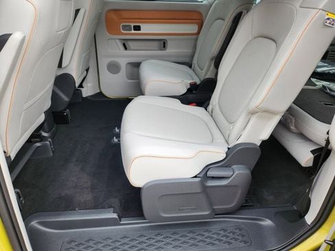 New 2025 Volkswagen ID. Buzz Pro S Plus AWD/4WD image 28