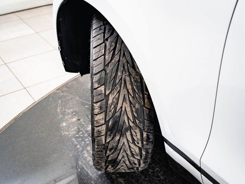 Used 2023 Land Rover Range Rover Velar R-Dynamic S image 40