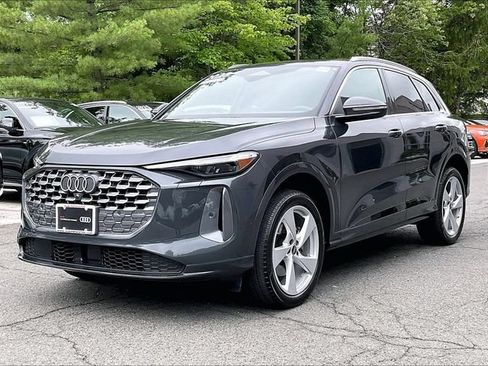 Used 2025 Audi Q5 Premium Plus w/ Premium Plus AWD/4WD image 2