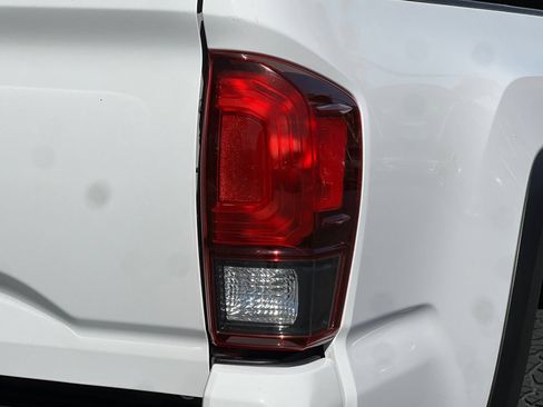 Used 2019 Toyota Tacoma TRD Off-Road w/ TRD Premium Off Road Package AWD/4WD image 37