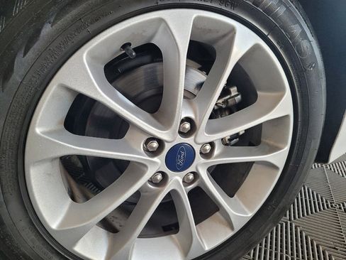 Used 2020 Ford Fusion SE FWD image 31