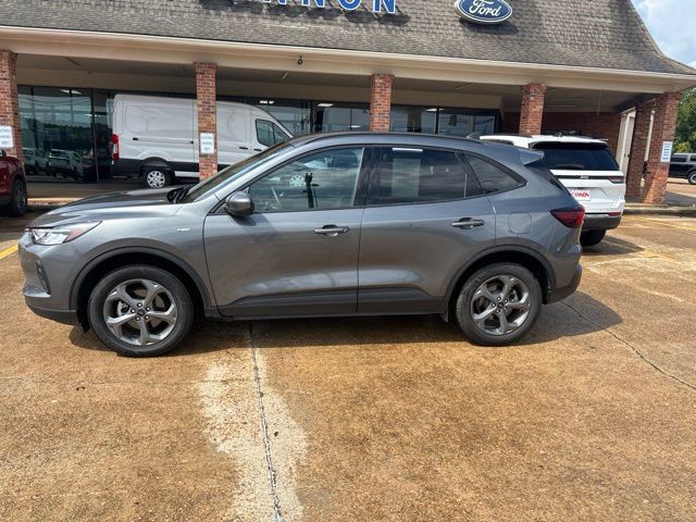 Certified 2025 Ford Escape ST-Line Select AWD/4WD image 2