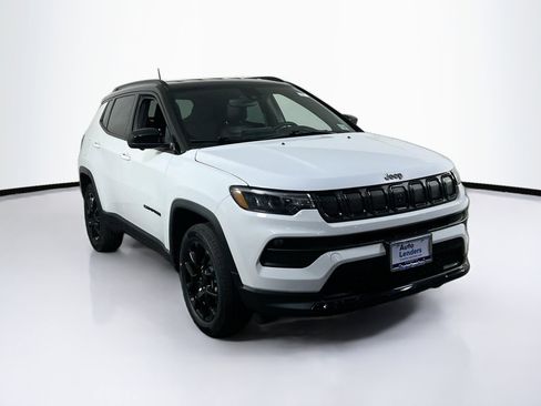 Used 2022 Jeep Compass Altitude w/ Convenience Group image 3
