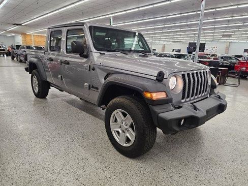 Used 2020 Jeep Gladiator Sport w/ Quick Order Package 24S image 3