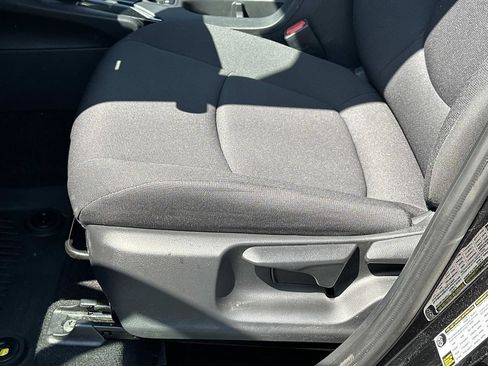 Used 2024 Toyota Corolla Cross LE w/ Moonroof Package AWD/4WD image 17