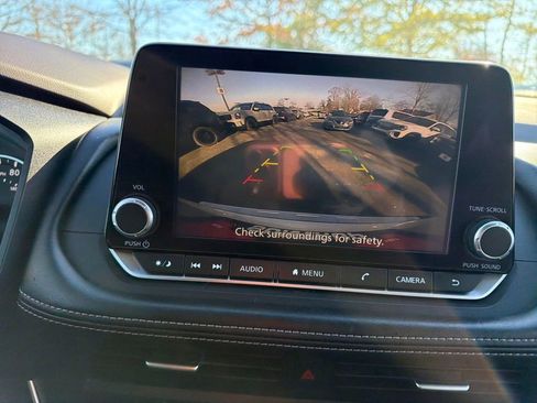 Used 2023 Nissan Rogue SV w/ SV Premium B Package image 23