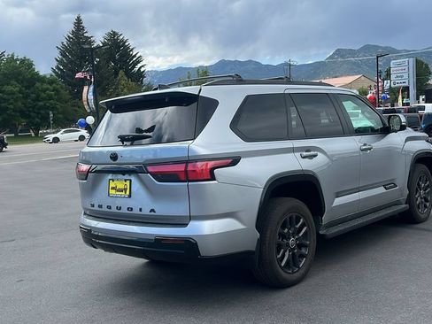 Used 2024 Toyota Sequoia Platinum AWD/4WD image 5