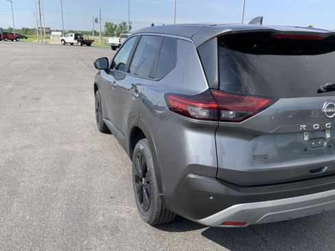 Used 2023 Nissan Rogue SV AWD/4WD image 17