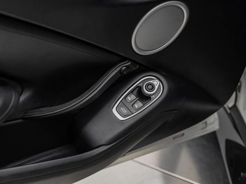 Used 2022 Aston Martin V8 Vantage Coupe RWD image 83