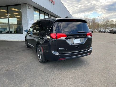 Used 2020 Chrysler Pacifica Limited w/ Quick Oder Package 2EV RED-S FWD image 7