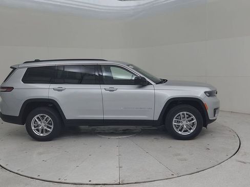 New 2025 Jeep Grand Cherokee L Laredo image 17