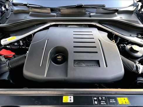 Used 2023 Land Rover Range Rover Long Wheelbase SE image 10