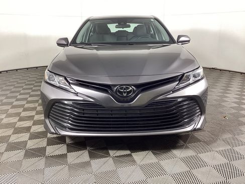 Used 2020 Toyota Camry LE image 6
