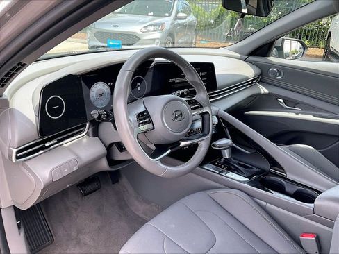 Used 2023 Hyundai Elantra SEL w/ Convenience Package FWD image 8