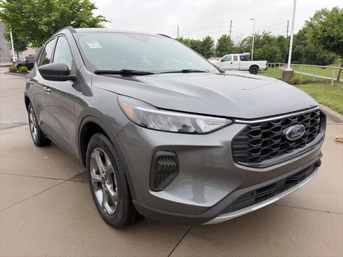 Used 2025 Ford Escape ST-Line FWD image 2