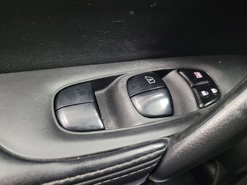 Used 2020 Nissan Rogue Sport SV image 27