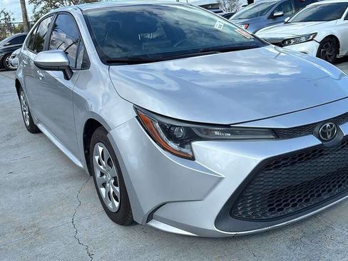 Used 2021 Toyota Corolla LE image 2