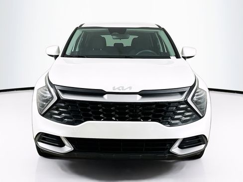 Used 2024 Kia Sportage LX image 2