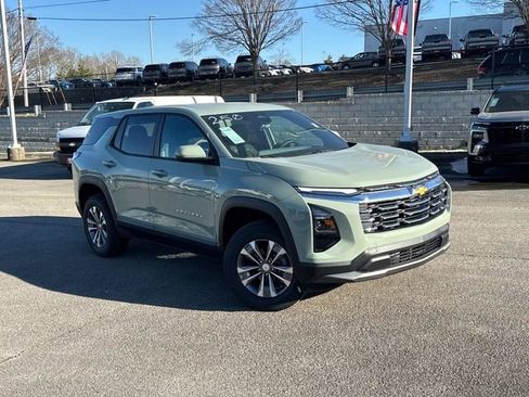 New 2026 Chevrolet Equinox LT w/ Convenience Package II FWD image 2