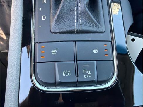 Used 2016 Kia Sedona EX FWD image 18