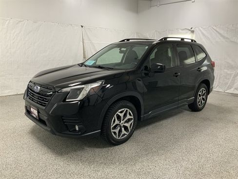 Used 2024 Subaru Forester Premium AWD/4WD image 2
