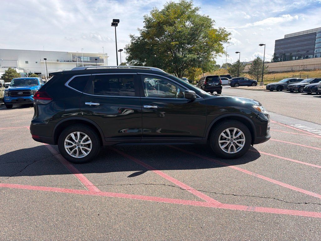 Used 2019 Nissan Rogue SV AWD/4WD image 3