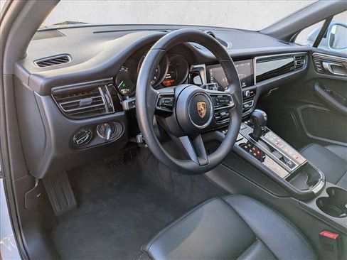 Used 2025 Porsche Macan image 10