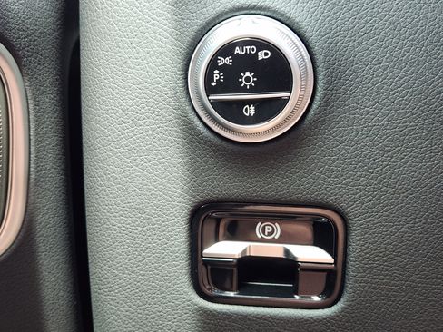 Certified 2025 Mercedes-Benz GLC 300 4MATIC image 23