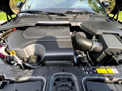 Used 2025 Land Rover Range Rover Evoque Dynamic SE image 16