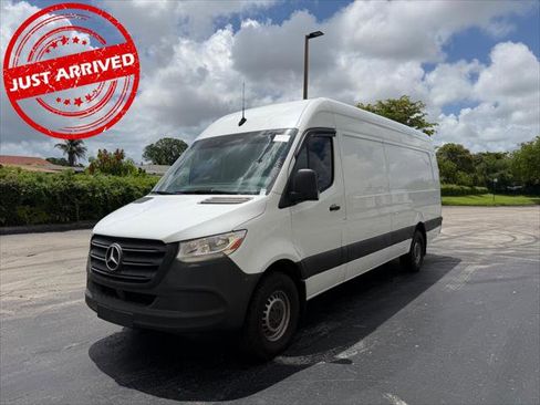 Used 2021 Mercedes-Benz Sprinter 2500 image 1